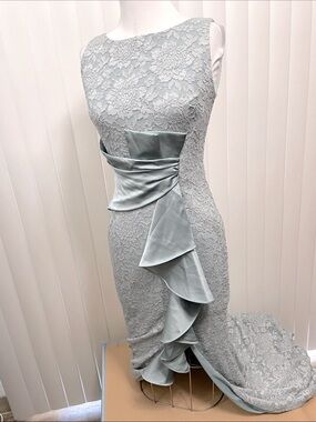 Women’s NWT BETSY & ADAM Dusty Sage Lace Mermaid Gown with Satin Ruffle Sz 6.